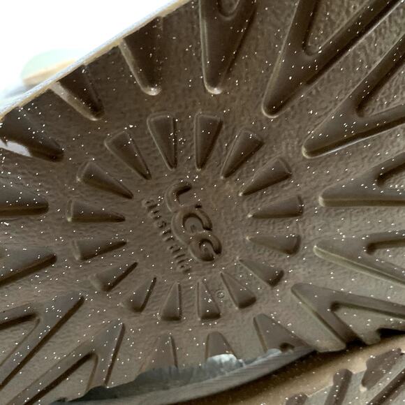 UGG Australia Bailey Button Metallic Silver Sheepskin Short Boots Womens Size 8 - Picture 8 of 10